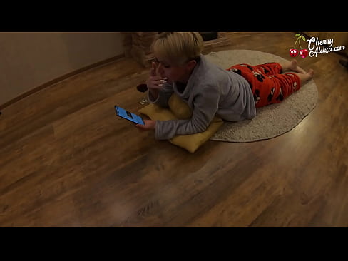 ❤️ Bláznivá blondýnka kouří obrovské péro a poskakuje na něm - anální sex ️ Ruské porno u cs.xywewl.top ﹏